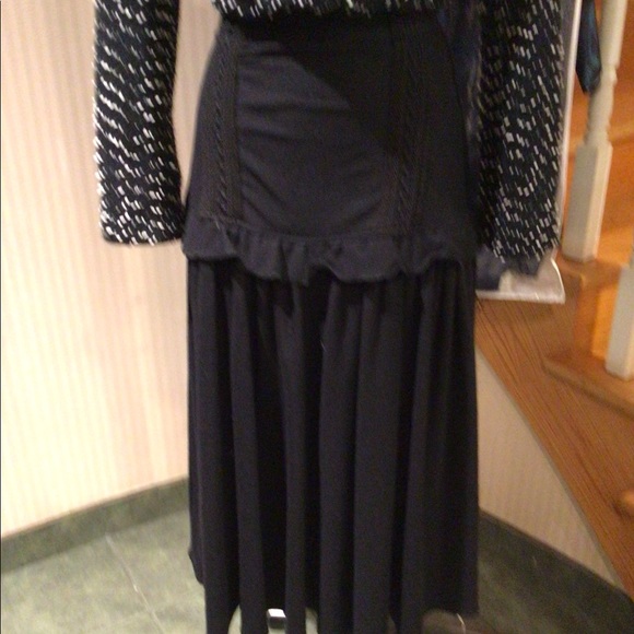 ⬇️Price Dropped ⬇️NWT Black 100% wool midi skirt made in Italy - Picture 2 of 5